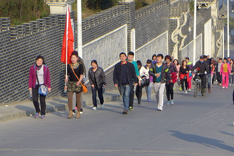 2015年3月8日寶業(yè)集團(tuán)開(kāi)展“香溪洞-吉河徒步踏青活動(dòng)”慶祝三八節(jié)！